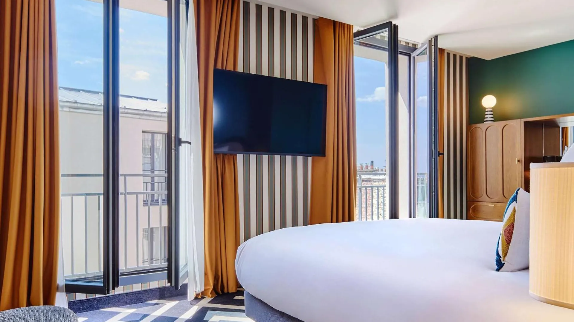 Hotel Mercure Butte Montmartre Basilique Paris